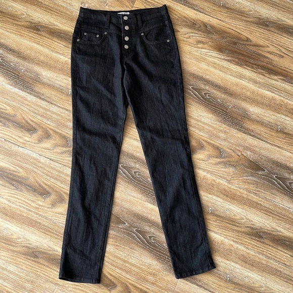 Judy Blue Lights + Sounds Button Fly Cuffed Capris (0-24W)